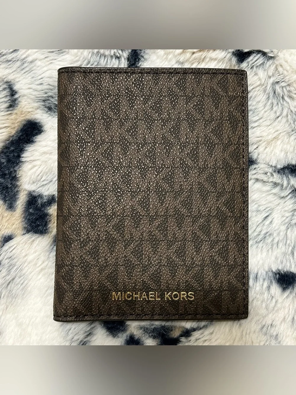 NWOT Michael Kors Pasaport Holder - Picture 1 of 7